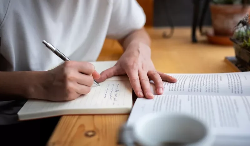 7-tips-menulis-naskah-buku-bagi-pemula-yang-bisa-dilirik-penerbit-69719a3b56ac0
